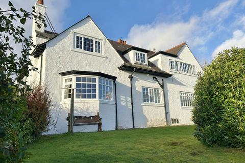 5 bed property, in Craigielea House, £550,000