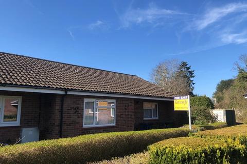 2 bed property, in Blythe Way, £275,000