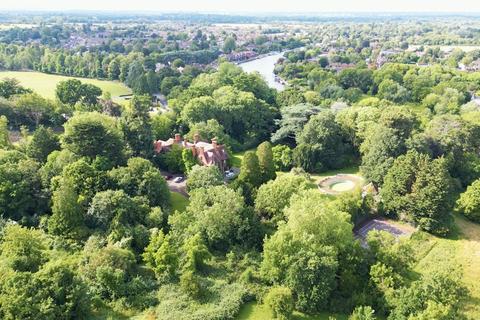 14 bed property, in Priest Hill, £3,950,000