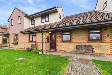 1 bed property, in Brackendale Court, £180,000
