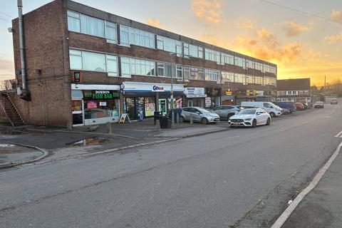 2 bed property, in Browns Lane, £80,000