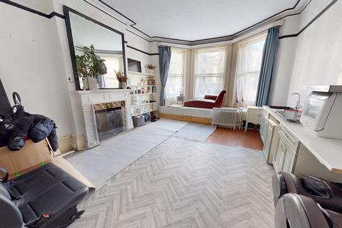 1 bed property, in St Michaels Place, £360,000