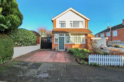 3 bed property, in Hillberry Close, £299,000