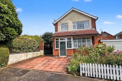 3 bed property, in Hillberry Close, £299,000