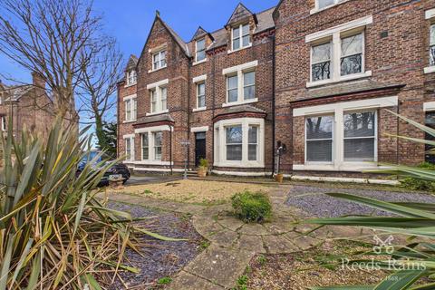 2 bed property, in Elmsley Road, £250,000