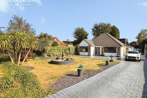 3 bed property, in Common Road, £575,000