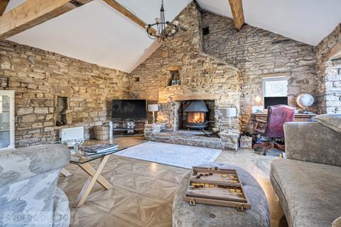 5 bed property, in Ealees, £850,000