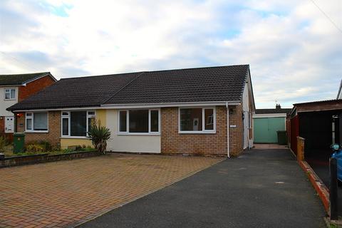 2 bed property, in Broomfield Road, £245,000