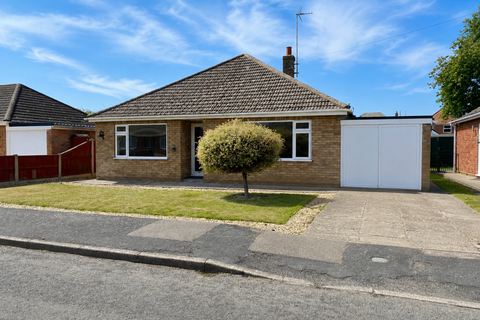 3 bed property, in Manor Drive, £249,995