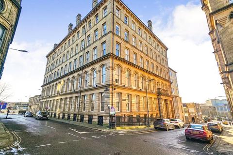 1 bed property, in East Parade, £23,000