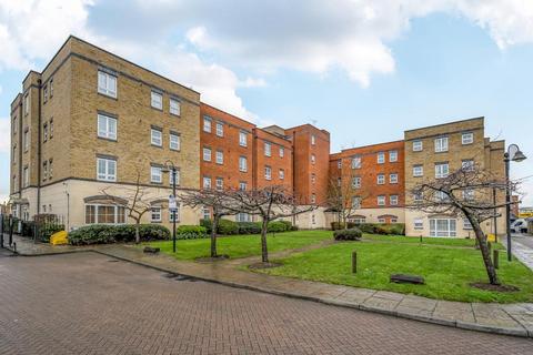 2 bed property, in Slough, £225,000