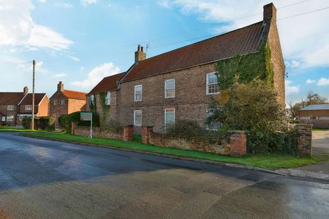 3 bed property, in Yew Tree Farm, £400,000