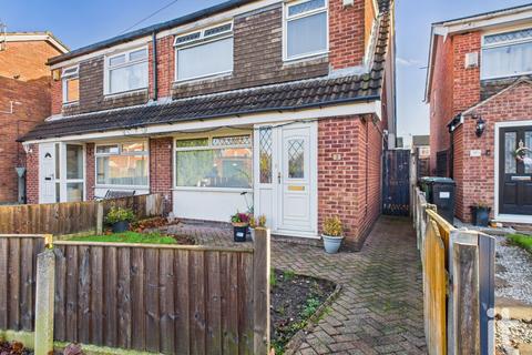 3 bed property, in Dunnock Close, £270,000