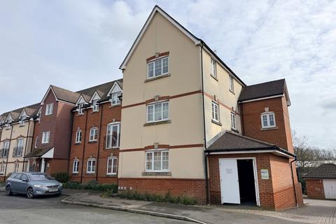 1 bed property, in Garstons Way, £160,000