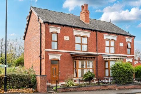 3 bed property, in Bawtry Road, £180,000