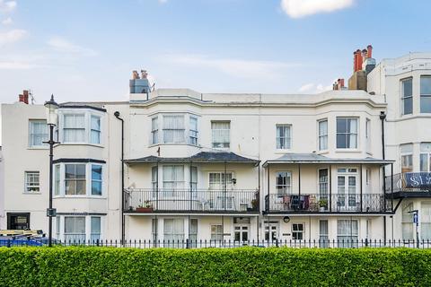 1 bed property, in The Steyne, £140,000