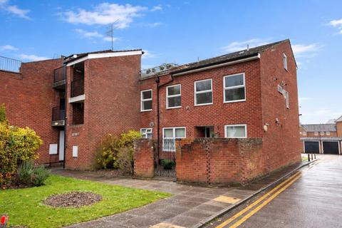2 bed property, in Pondcroft Road, £230,000