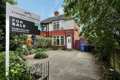 2 bed property, in Hotham Road North, £150,000