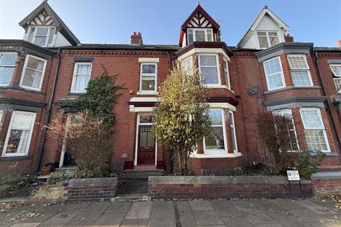 5 bed property, in North Lodge Terrace, £250,000