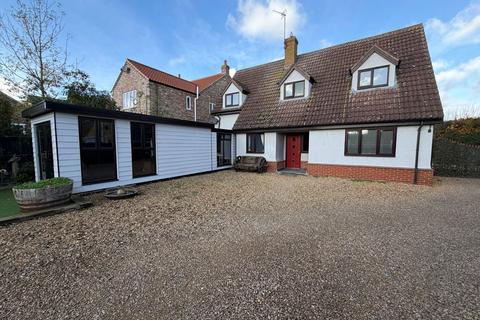 4 bed property, in Front Road, £500,000