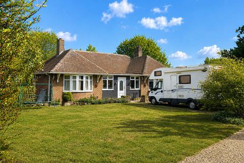 3 bed property, in New Road, £295,000