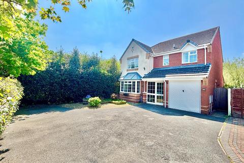 4 bed property, in Warwick Way, £350,000
