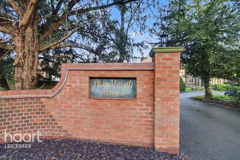 2 bed property, in Stoneygate Road, £120,000