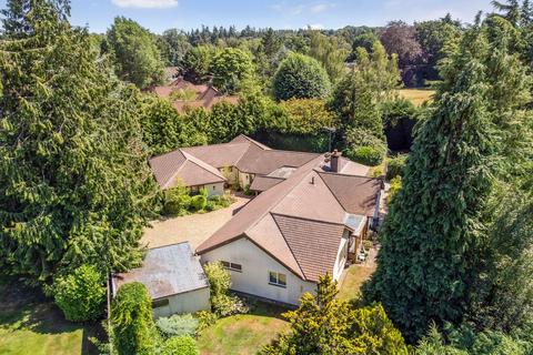 5 bed property, in Appleton Close, £1,750,000