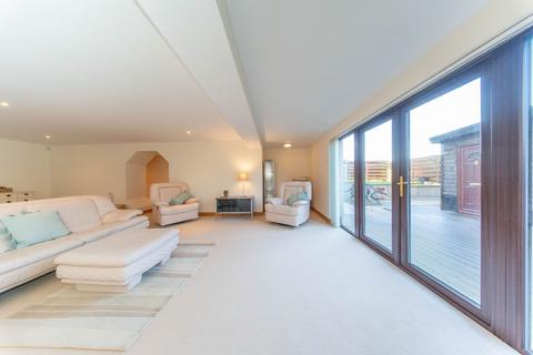 4 bed property, in Jamphlars Road, £395,000