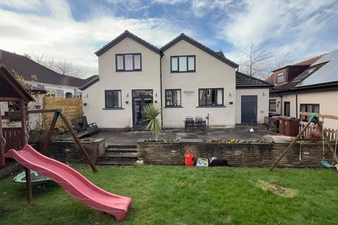 4 bed property, in Radfield Drive, £385,000