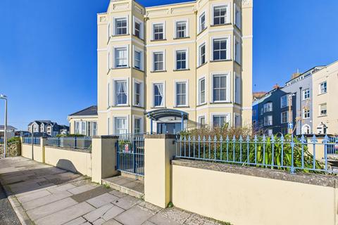 3 bed property, in Esplanade, £595,000
