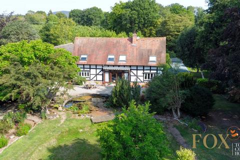 4 bed property, in Horne Lane, £875,000