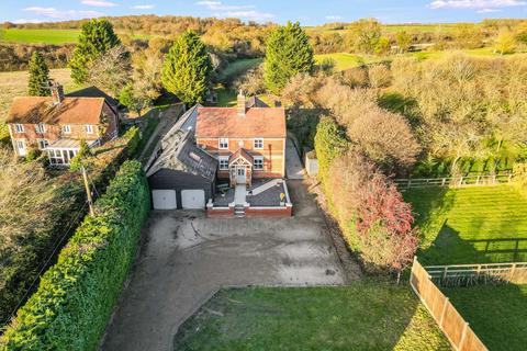 7 bed property, in Bangs Close, £1,200,000