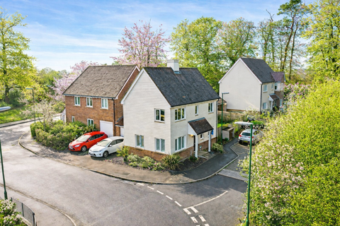 3 bed property, in Bowden Way, £450,000