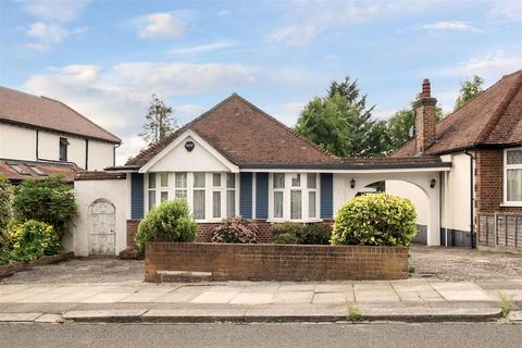 2 bed property, in Stoneyfields Gardens, £725,000