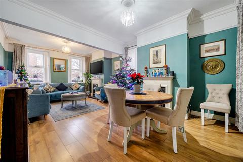 4 bed property, in 6 Church Street, £289,500