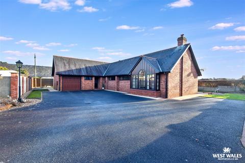 3 bed property, in St. Thomas Green, £390,000