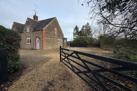3 bed property, in Siddington, £450,000