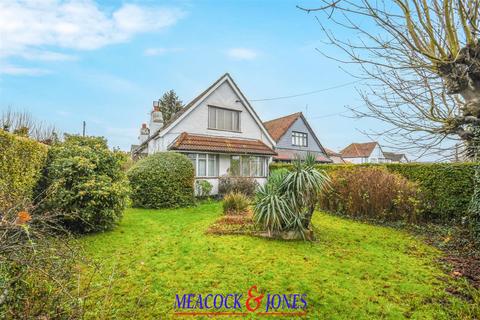 4 bed property, in Mount Pleasant Avenue, £625,000