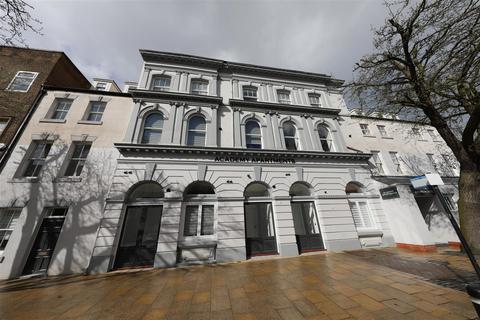12 bed property, in George Street, £1,400,000