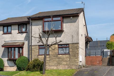 2 bed property, in Bay View Gardens, £160,000
