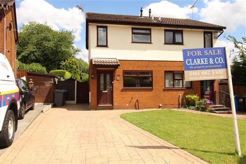 2 bed property, in Sprucewood, £200,000