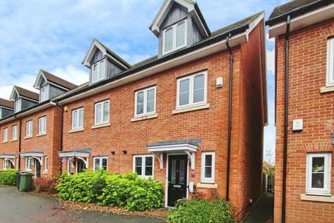 3 bed property, in Meyers Close, £580,000