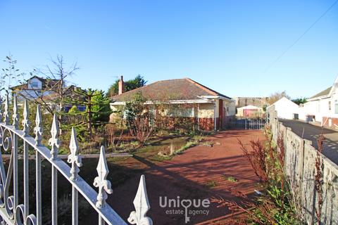 3 bed property, in The Crescent, £240,000