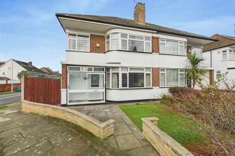 3 bed property, in Warrender Way, £675,000