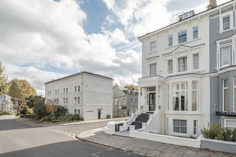 3 bed property, in Belsize Park Gardens, £1,600,000