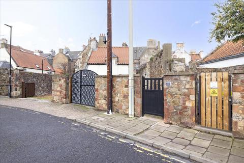 3 bed property, in Mews Cottage, £220,000