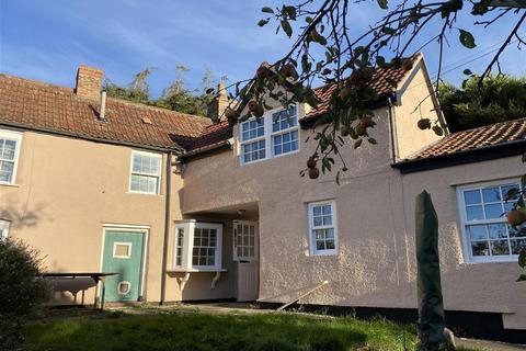 2 bed property, in Yew Tree Cottage, £265,000