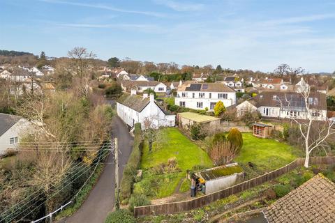 3 bed property, in The Street, £450,000