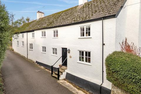 3 bed property, in The Street, £450,000